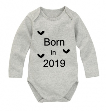 Strijkapplicatie Born in 2019 hartjes