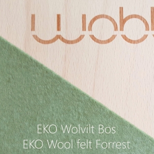 Wobbel Original blank gelakt met vilt bos